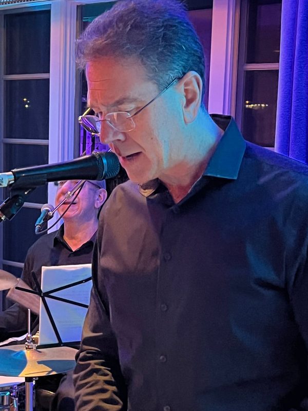 Scott Woska singing at the keyboard.